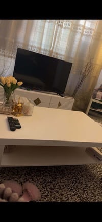 ميز وسطي • ايكيا • نظيف