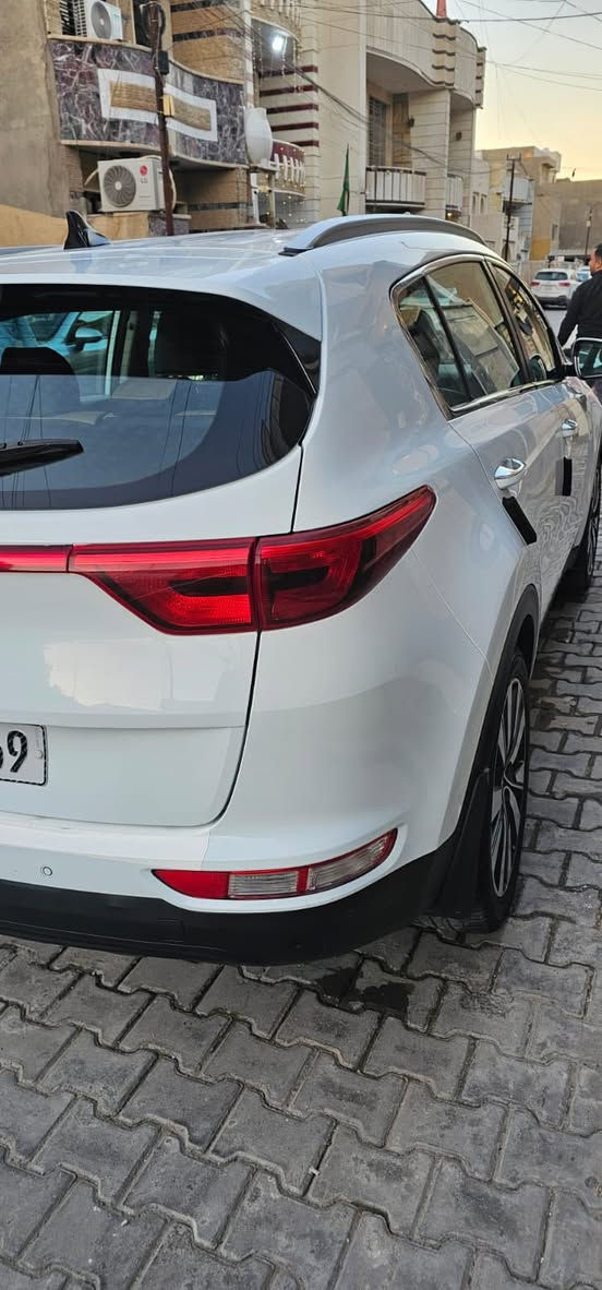 كيا سبورتج 2017 وارد خليجي
سونار مرفق بالمنشور 
مواصفاتها 
شاشه كبيره  
كامره دواره 
تحكمات ستيرن جهتين 
محرك2000 دوش 
ويل كب 
السياره رقم بغداد وباسمي 
السعر 162 
للاستفسار ***********
