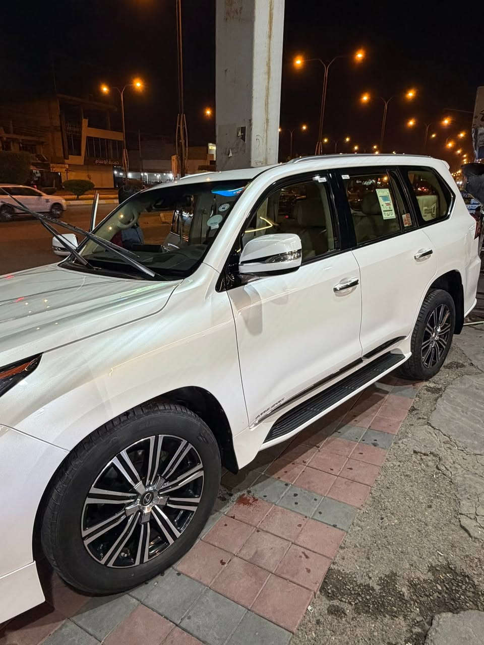 السلام عليكم شباب، للبيع
لكزس LX 570 سوبر سبورت موديل 2019،خليجي مكفوله ونظيفة جداً 
المواصفات:
 المحرك: 8 سلندر 5.7.
 سوبر سبورت، يعني فول مواصفات كاملة (كت رياضي مميز، رادار، تحديد مسار، بروجكتر، كاميرات 360 درجة).
 الداخلية: جلد نظيف، تبريد وتدفئة مقاعد، ونظام صوتي Mark Levinson 
 الحالة: السيارة نظيفة ومحتاجة صاحب نصيب، وما بيها أي نقص.
ماشية 116 الف كيلو
السعر: 65,000$ (خمسة وستون ألف دولار)
المكان: الأنبار / الفلوجه
للاستفسار والتواصل: ***********
***********
