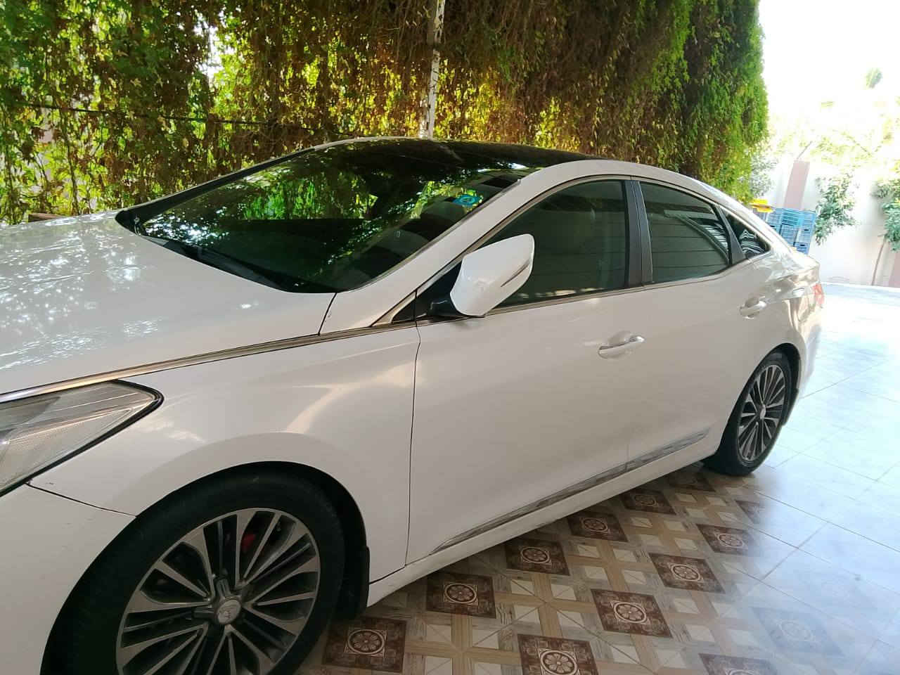 السلام عليكم
ازيره موديل 2016 خليجي فول عده البصمه 
السعر 125 اوبيه مجال 
***********
