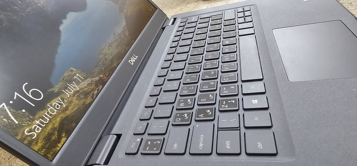 السلام عليكم... 
لابتوب DELL
معالج  cor i 5 الجيل العاشر 
رام 8 گيگا
هارد 256 گيگا ssd سريع جداً 
شاشة حجم 14
شحن يدوم اكثر من ساعتين 
نسبة النظافة فوق 90 ٪
السعر 280 الف او بيه مجال اتصل او تدلل 
***********
متوفر قطعتين
