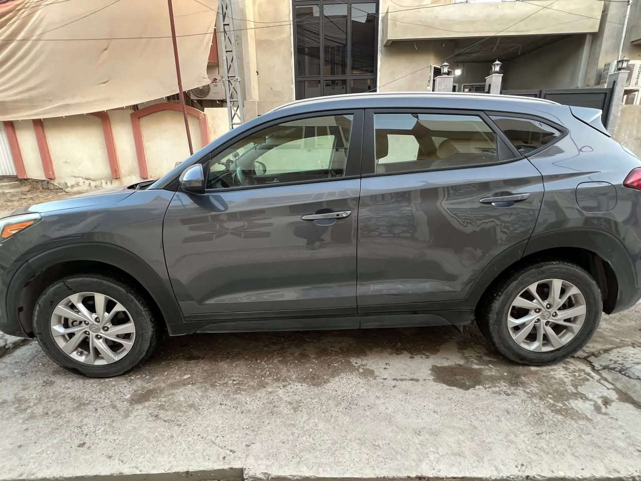 توسان 2021
السعر 174 وبي مجال
حادثها بنيد وجاملغ من جهة السايق بدون صبغ بدون دواخل
ماشية 32 الف
رقم الشاصي موجود بالصور للي يحب يطلع
مواصفات 
✅نقط عمياء
✅تحديد مسار
✅اوتو هولد
✅كامرة دوارة
✅كشن كهرباء
✅رذار امامي
✅بصمة تشغيل
ومواصفات اخرى ايضاً………مكاني الموصل
***********
***********
