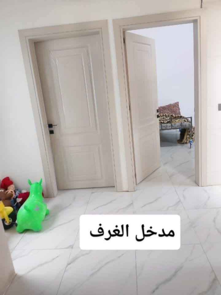 سلام عليكم بيت للبيع مساحه 240م
الموقع 📍منطقة سادة بعويزه قرب حي الحدباء
تفاصيل البيت..
غرفتين نوم 5*4
ستقبال 7*5
هول6*4
مطبخ5*4
گراج 9*5
حديقه 4*4
صحيات خارج وداخل البيت مدخل واحد بناء حديث البيت مابي قصره من كل النواحي. تجي وتشوفه.  للاستفسار *********** .*********** او مراسلة خاص وتحياتي لجميع ❤️
