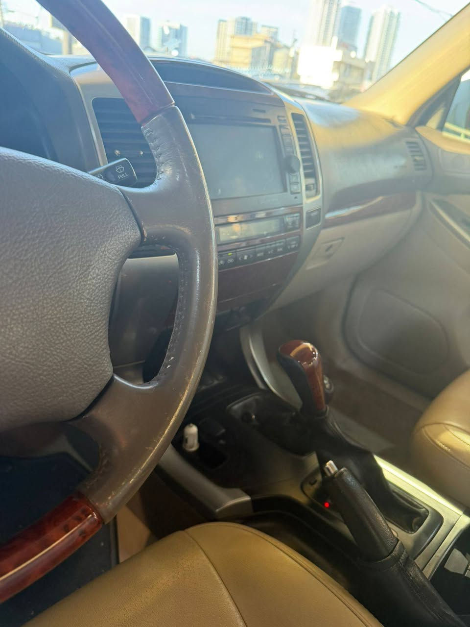 تويوتا برادو موديل 2009 يد واحدة فقط ماشي 104,000 كم السيارة نظيفة جدًا – جديد جديد
د قطعة واحدة مصبوغة بدون دواخل السيارة على الفحص والشرط

🟪 السعر  :: الطلب في التعليقات ويوصلك مباشرة ✍️ 📩

المواصفات:
دبل (دفع رباعي)
كير أوتوماتيك
مكيف شغال 
مرايا كهرباء
نظام ABS
كروز كنترول
استعمال شخصي

رقم صاحب السيارة 
***********
