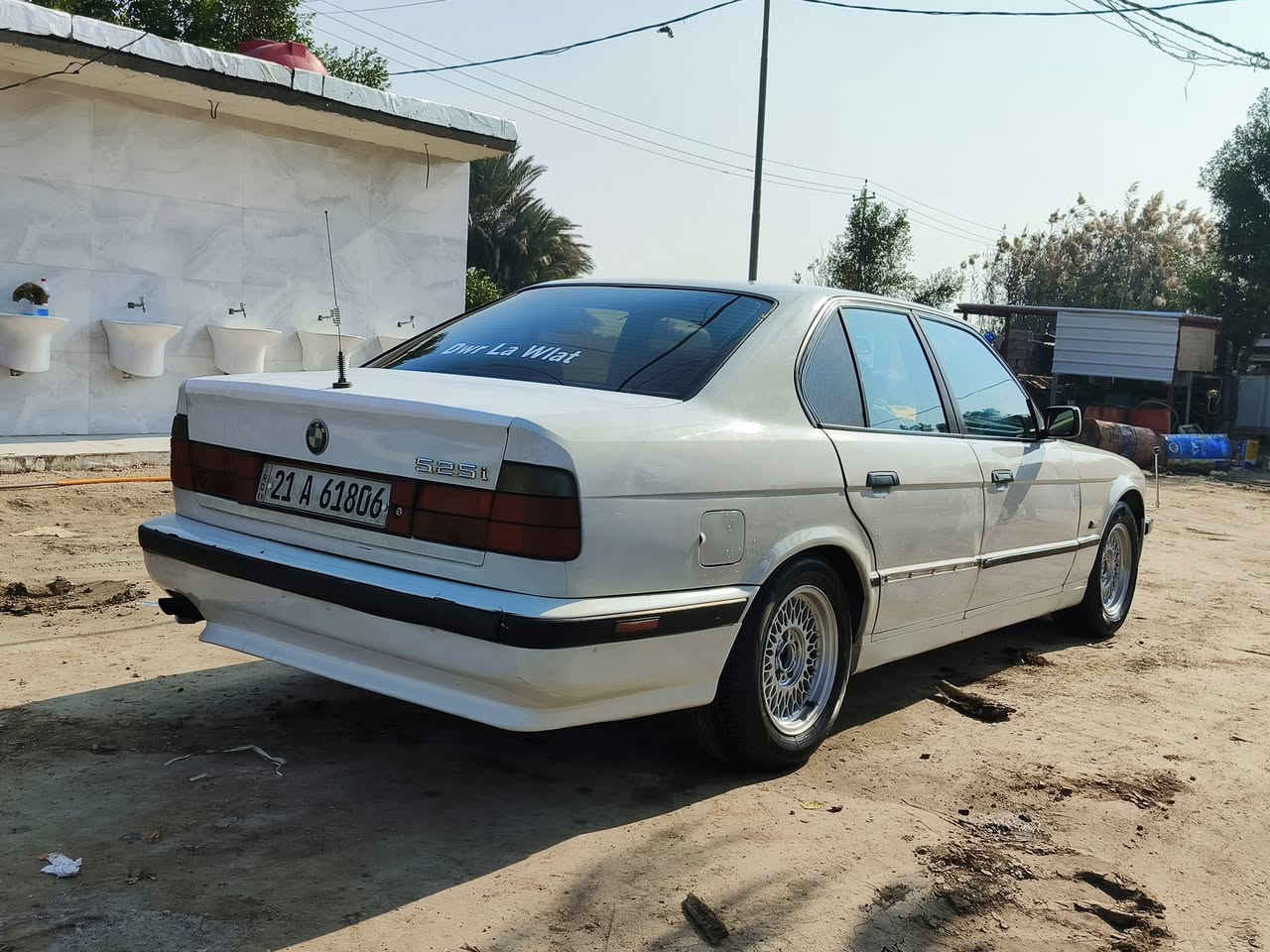 السلام عليكم بي ام موديل 1991 سياره جاهزه ماناقصه شي كهربائيات حداديه مكينه كير كله شرط تراي وين مايعجبك مكينه 6 سلندر بيه جاملغ الخلفي ضربه بدون عابر والجاملغ الامامي المكان سماوه ***********السعر 42وبيه مجال بسيط
