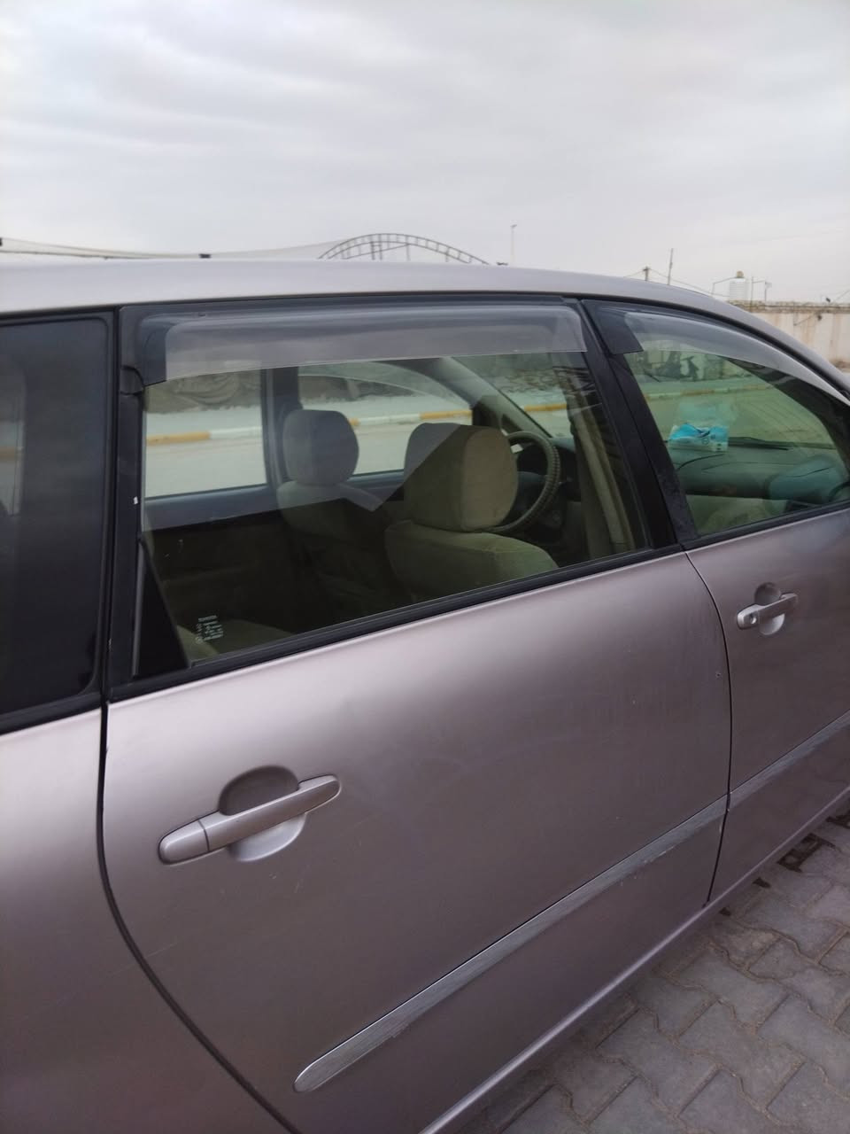 ابسم للبيع مكفوله من الضربه والكصه والعيب الشرعي كير مكينه حداديه تخم تاير كله جديد تبريد تدفئه سياره مبطنه عازل وشادله كيج حماوه بيه جراد بالبنيد وجزء من والقماره وبيه باب عكس السائق مبدل اصلي
موديل ٢٠٠١
بأسمي رقم مثنى الدولي سعر ١٠٨ وبيه مجال مكان السماوه _الخضر  للاستفسار الاتصال ***********
