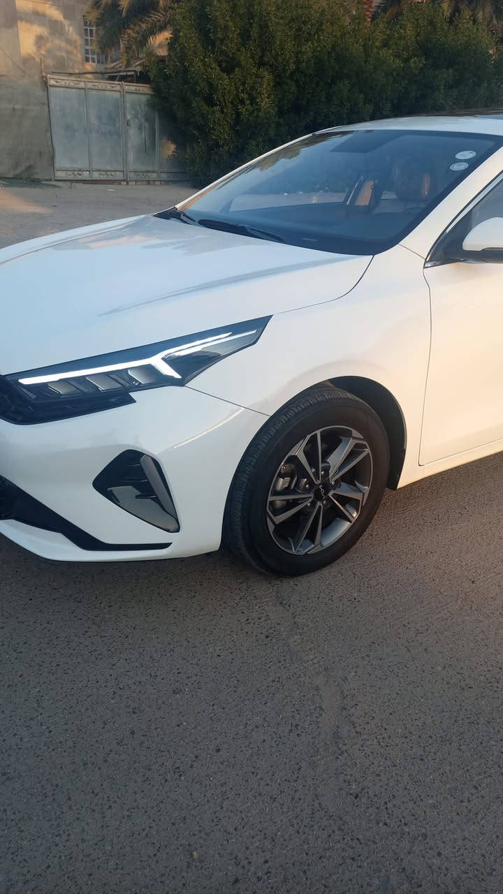 سلام عليكم كي ثري موديل ٢٠٢٢ فول موصفات رقم اربيل بأسم شركه تريد تحويل تريد وكاله تجي تبريد قطعتين واشارة لكزز ولد يدات نيكل كشن بيجي نظيفة جدا بيه رصعتين موضحات بصوره مسويهن ممبينات السيارة ماشيه ٨٣ الف مكاني البياع السعر ١٣٨ رقم ***********
