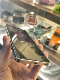 شياومي mi 13 pro  معالج snapdragon 8 gen 2  بطاريه 4820 3 كامرات 50+50...