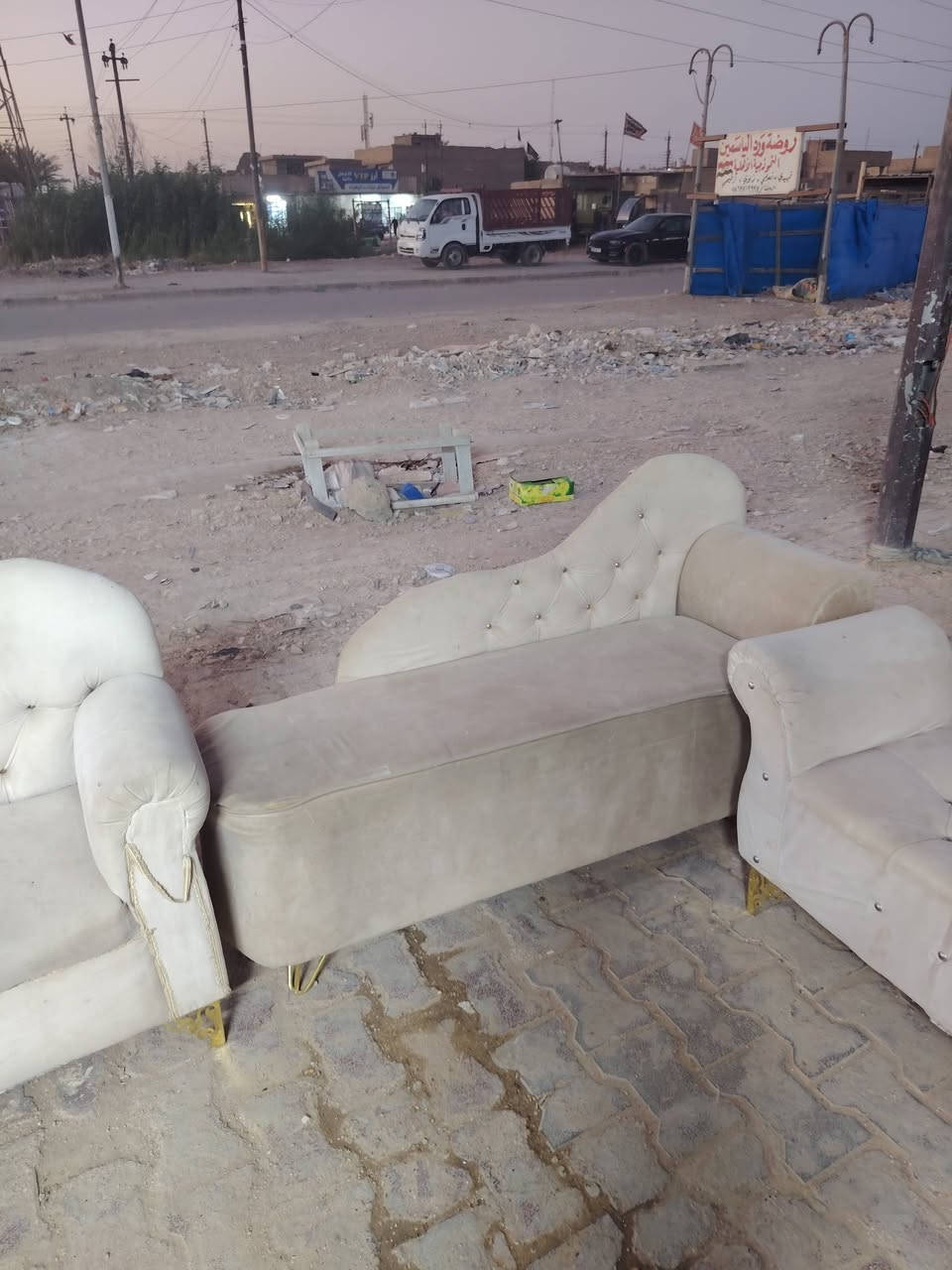 سلام عليكم شازونات 4البيع عوزهن بس غسل سعر وحده 50 مكان بغداد نهروان رقم ***********
