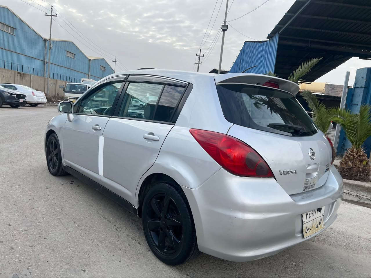 نيسان فئرسا 2012 مواسەفات فول SL گێر مەکینە تەبرید هموی بەشەرت سبوخ بەس بۆلنت بێ ژورێ رونی گێر و مەکینەی تازە گۆراوە بێ مەسروفە سحری ٨٧ شوئن هولير  *********** أربيل, العراق
