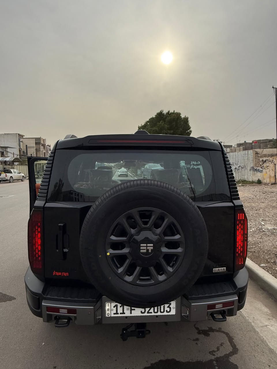 السلام عليكم.
سياره جيتور(g700) للبيع.
لون :اسود
فئه:السبورت
مواصفاتها
 1- تبريد  كشنات
2-باب  الصندوق شفط
3- الداخل برتقالي
4-كشنات خلفيه تبريد
5-دخول ذكي
6-خمسه كاميرات 360درجه 
7-بانوراما
8-ثلاجه
9-لايتات زينون ابيض
10-تشغيل عن بعد 
11- اشاره بالمري
12-نقطه عمياء
13_مري شفط
14-شحن منزلي

(المحرك)
2.0T 
PHEV
904hp
1135NM 
سياره ماشيه (900km) فقط بحاله الوكاله 

للاستفسار  ***********
