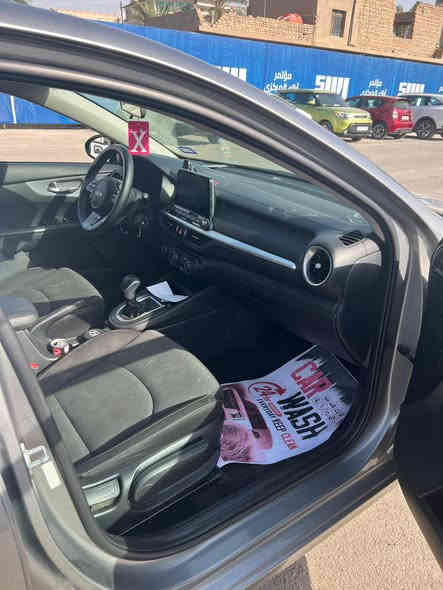 السلام عليكم ..
كيا فورتي وارد امريكي موديل 2022 رقم بغداد بأسمي 
ماشية 83.000 كيلو متر 
تخم تاير جديد 
گير ومحرك وصدر مكفول 

الحادث..
جاملغ امامي مبدل بلادي وطخته بسيطه 
وبارد بين الباب الخلفي وهلال الجاملغ 
مكاني بغداد الغزالية
السعر 145 وبيها مجال بسيط 
***********
