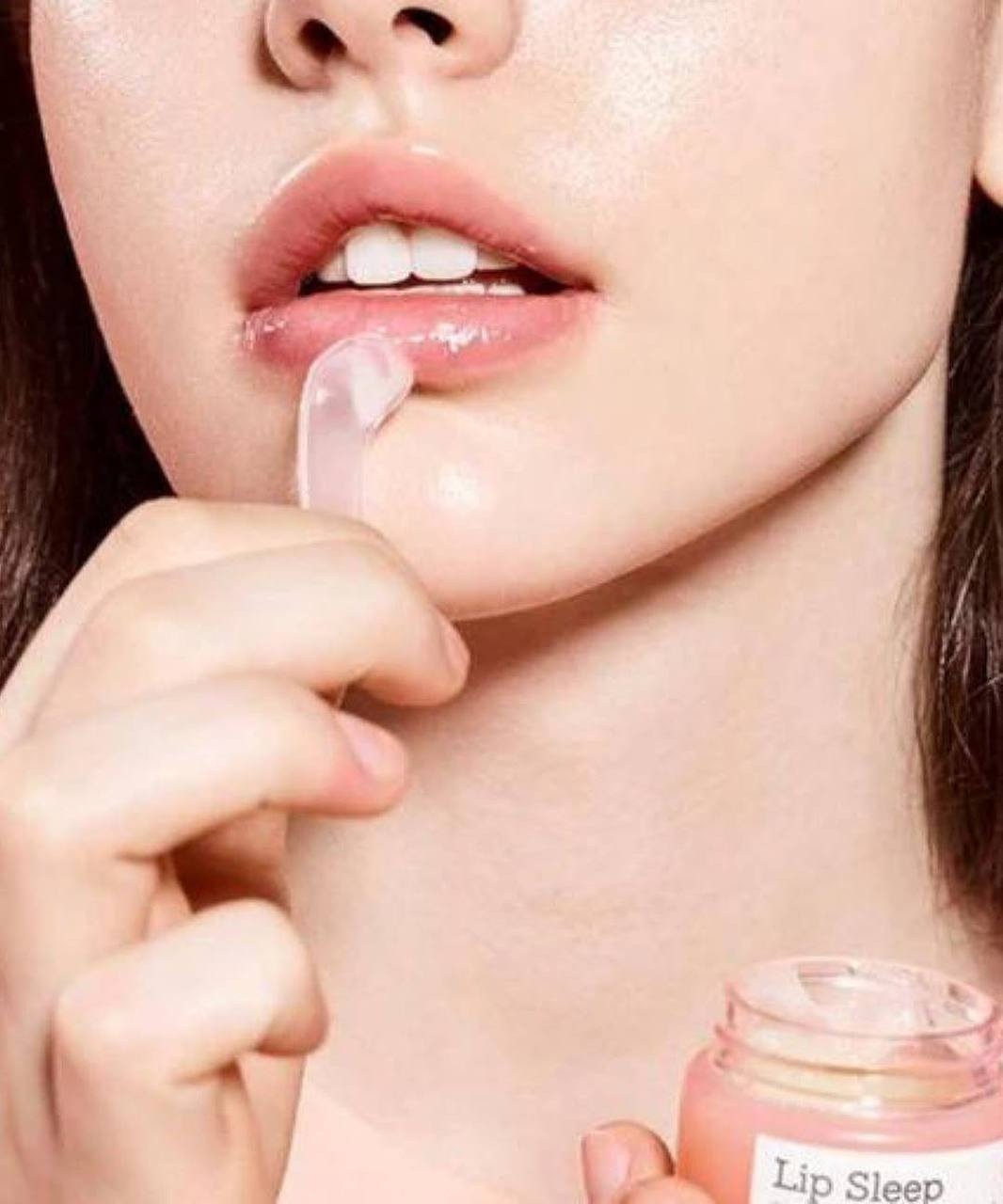 Lip Sleep - Balancium Ceramide Lip Butter Sleeping Mask
قناع الشفاه المرطب ليب سليب الكوري 🇰🇷🇰🇷بزبدة الشيا والسيرامايد من كوسركس - 20غ 

*قناع  يعمل على ترطيب الشفايف بعمق من كوسركس. بتركيبة مريحة وغيرلزجة ومناسبة للإستخدام بأي وقت ومكان 😘
* قوام مريح.
* غني بخلاصة زبدة الشيا والسيراميد الطبيعي.😍

✅يمنح الشفتين حاجز حماية مثالي.
✅تركيبة خالية من العطور.
✅خالي من العطور.
✅خالي من الألوان الصناعية.
المنشأ كوريا الأصلي 🇰🇷🇰🇷 بغداد, العراق


**إذا كنت صاحب هذا الإعلان وتريد حذفه لأي سبب، رجاءا أرسل رسالة إلى الدعم الفني**