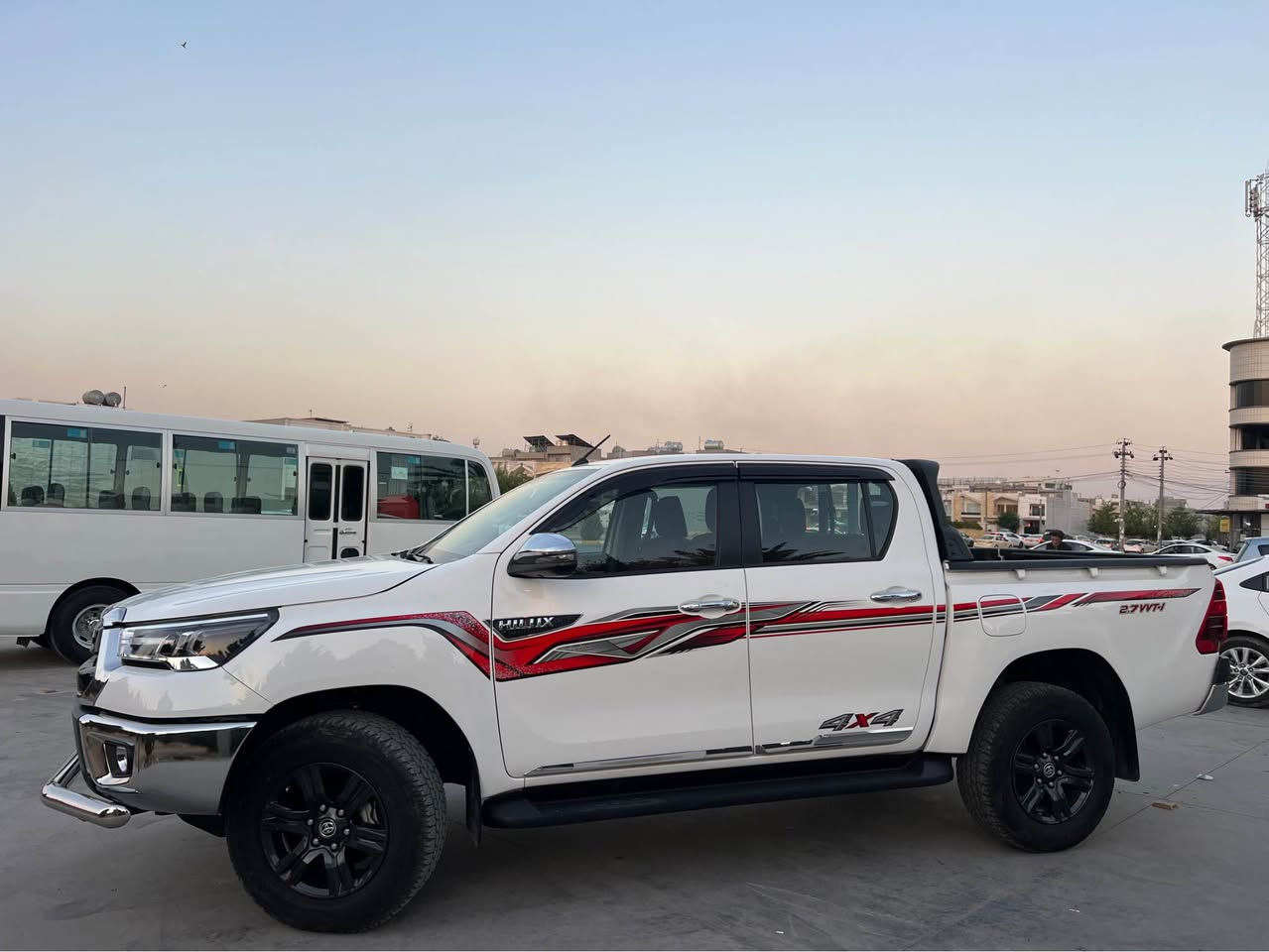 تۆیۆتا هایلۆکس ٢٠٢٥ شەریکە جیهان 
قەپات مواسەفات 4x4 

گێر ئۆتۆماتیک 
تحدید سرعە 
کوشین تبرید 
رادار و حساس 
ئاوێنە شەفت 
دەبڵ ئەکسل 
تبرید نیزام سبلیت
تبرید لمس 
تبرید مرکزی
ویل کرۆم ڕەش بیلادی 
دەرەجە ١ 
35 هەزار کیلۆمەتر رۆشتووە 
هیچ هیچی نیە کلین تایتڵ بەس 
نەرمە تەزرەیەکی وردی هەیە 
سەنەوی بەناوی خۆمە 

345 وەرەقە مەجالێکی کەم 
شوێن هەولێر 
بۆ زانیاری زیاتر پەیوەندی بکەن بە ژمارە 
*********** أربيل, العراق
