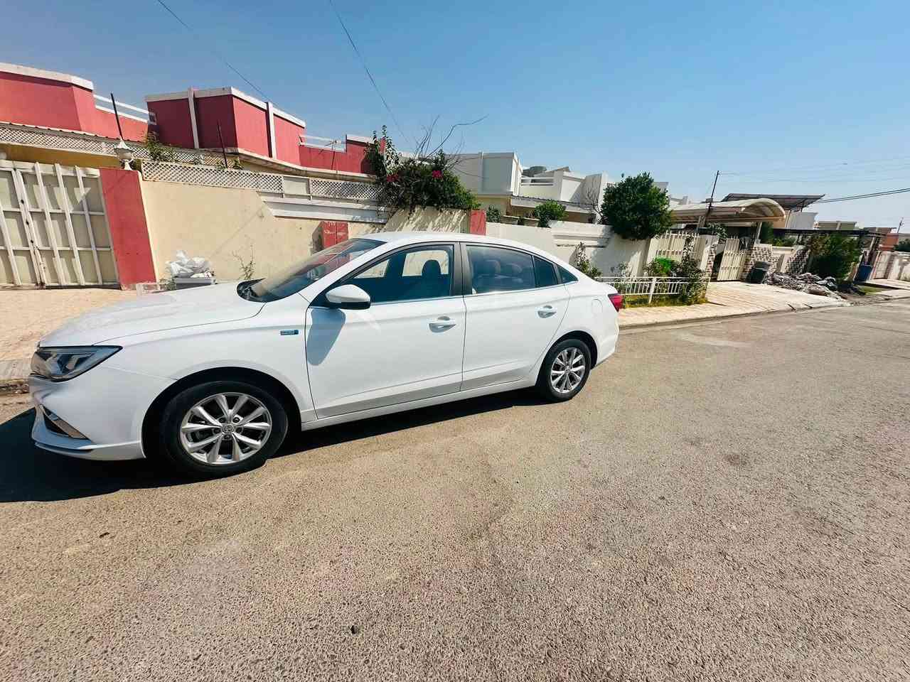 السلام عليكم
Mg5 رقم دهوك فئة كومفورت 
ضمان شركة موديل 2024
‎‏‎المحرك 1500 تنفس طبيعي 
‏‎كير اوتماتيك 
بصمة تشغيل
داخل بيجي لونين 
شاشة إلكتروني 
لايت امامي led 
تبريد لمس 
حساس امامي خلفي 
شاشة ابل كار بلي واندرويد
‏‎تحكم ستيرن جهتين
‏‎مثبت سرعة
‏‎ايرباك عدد 2
‏‎اشاير بالمري
‏‎ ترحيب
‏‎حساس اطارات 
‏‎ويل كب
‏‎عداد المسافة:63 
‏‎وباقي المواصفات المعروفة .
سياره مكفولا
مكان اربيل‬
سعر97
***********
