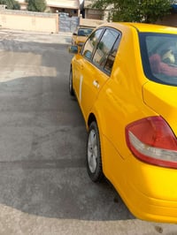 نيسان فيرسا 2010 ضررها بس بونيد امبدل والباقي مكفول وبي دفتر بانزين ون...