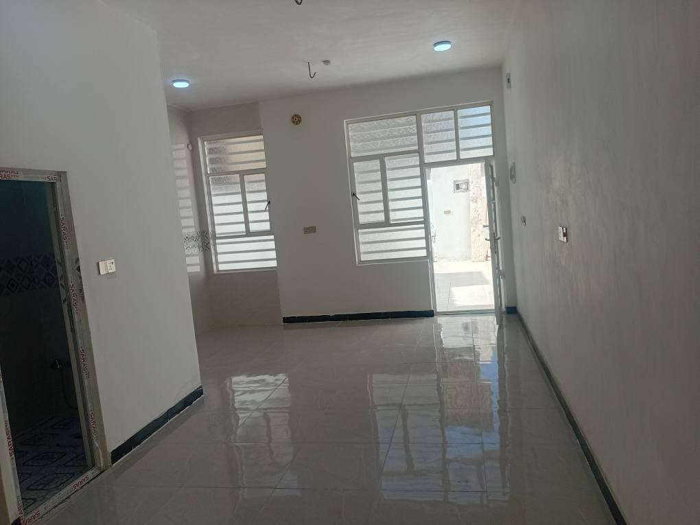 بيت البيع في نجف حي العسكري قرب اسواق ادم وقرب اسواق السنبله المساحه ١٠٠متر تفاصيل البيت غرفة وصالة ومطبخ وصحيات بناء جديد البيت  فارغ منطقه ال٤٠٠٠ بيت جديد سعر البيت  ١٠٧ مليون مع المجال بيع او مراوس للإستفسار *********** النجف, العراق
