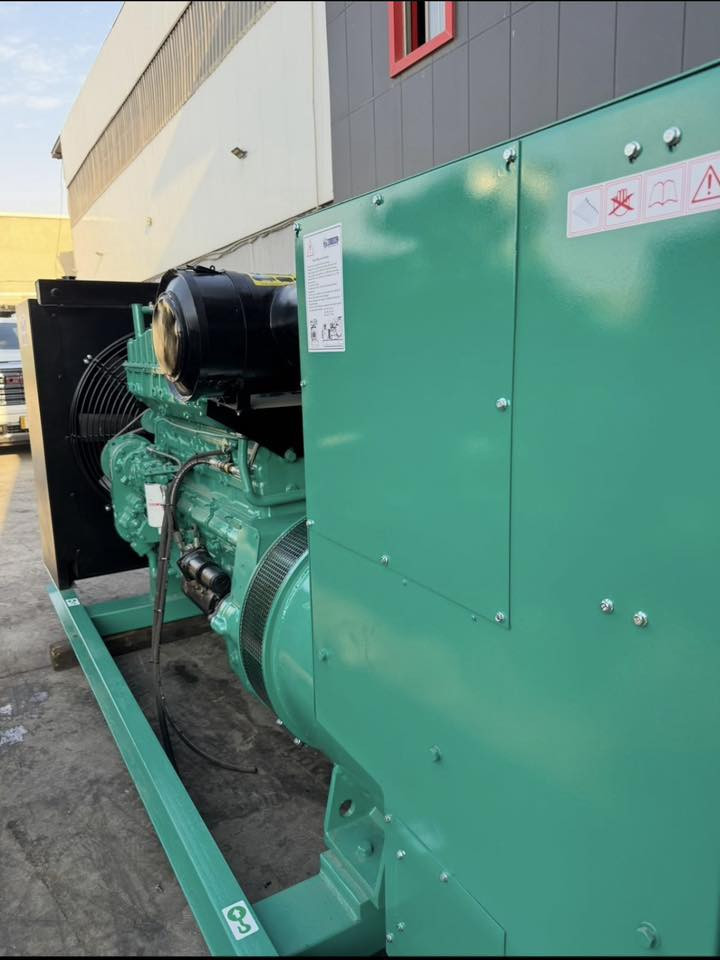 السلام العليكم مولدة كمينس ٥.٥ انجيكتر زيتي ٣٨٠ كيفي بشرط حمل ١٠٠٠ امبير مولدة فول اوتوماتيك نظام الحماية مكان اربيل الصناعة الشيمالية و عدنا انواع احجام مولدات بيركنس كتر فالفو دايو مان كمينس من ٢٢ كيفي حتي ٢٢٥٠ كيفي للستفسار 
***********
*********** و عدنا نقل لل جميع محافظات العراق 
وسعر مولدة ٩٠٠٠$ بيها مجال بسيط
