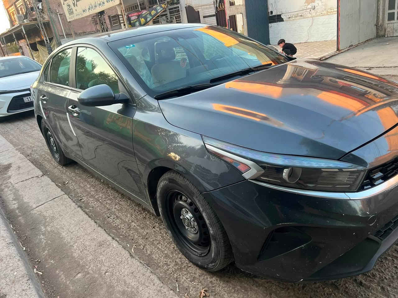 السلام عليكم كيا فورتي موديل23 كير محرك كفالة ماشيه 75 ميل بيه قطعتين صبغ البنيد والباب خلف العبري والسونار موجود السعر 130  مكان بغداد الكرخ الهاتف  
***********
