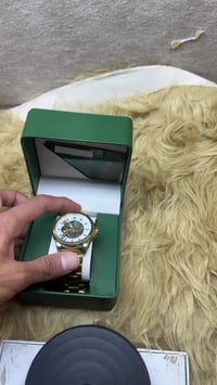 ساعة • للبيع • بدون سعر