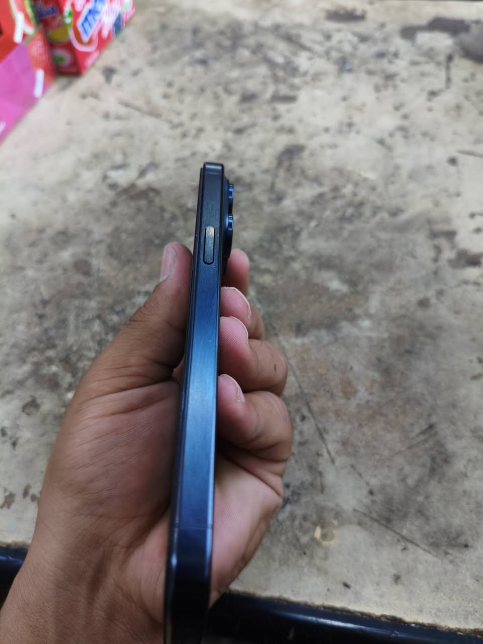 السلام عليكم
ايفون 15برو ماكس 

ملاحضه الجهاز شخط مابي 

بطاريه 85

-ذاكره 256

 (Water proof) واتر بروف

-الجهاز نظيف حيل

-السعر (مليون و 50 )بيه مجال بسيط 
*********** متواجد وتساب 
بغداد

