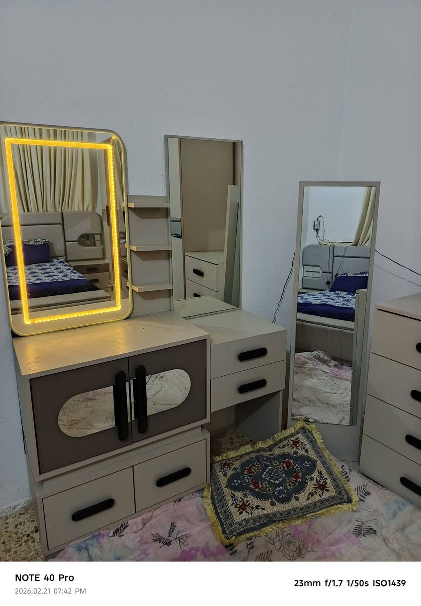 سلام عليكم غرفه ١١قطعه جديده كلش صار ٤اشهر من مشترينه للبيع مكاني ميسان حي النداء شراي يتصل *********** رقم بي واتساب
