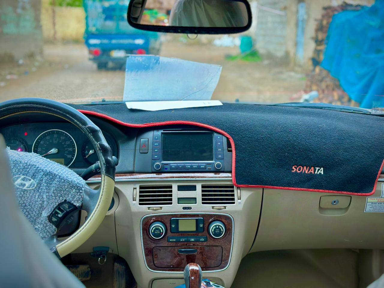 السلام عليكم من رخصت لادمن
سوناتة البيع او مراوس
موديل 2007 
مري كية بيهة حزام صبغ
لسيارة ملش حلوة
معروضة 95وبيهة مجال
***********
