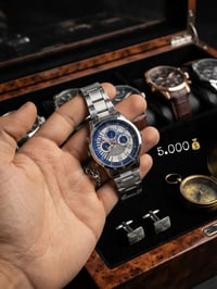 5,000 دينار بس اي ساعه داخل الصوره ب 5000 دينار  فقط ملاحضه توصيل مجان...