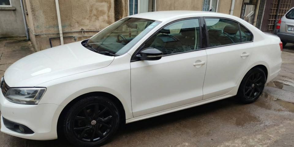 السلام عليكم 
 🚘 للبيع — جيتا 2014 خليجي 🚘

جيتا 2014 خليجي  
محرك 2000 تنفس طبيعي 🔥  
كير 6 سرعات  

✅ السيارة بدون حادث  
✅ فقط مكانات بارد وتكحيل  
✅ سونار موجود  
✅ رقم أربيل  
✅ السنوية جديدة لغاية 2031  
✅ محرك وجير بحالة ممتازة  
✅ سيارة مرتبة ونظيفة وجاهزة للفحص  

السيارة موجودة حالياً في كركوك 📍  
السعر ١١٠ ومجال قليل جدا 

📞 للاستفسار الاتصال على الرقم ***********

“الله يبارك لصاحب النصيب” 🌟
