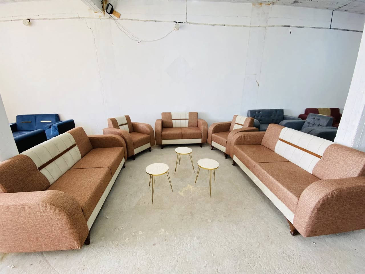 اللهم صلي على محمد وآل محم
يقدم لكم معمل الجنابي لتصميم التخامه وتفصال الدواوين حسب الطلب والمسافه البيع بنضام 

النقد والقسط لحاملي ماستر مصرف الرافدين فقط 

وفرنه الكم توصيل مجاني وهديه سيت طبلات مع التخم متكون من ثلاث قطع 

العمل تزكام 100/100

بلوك اسود ثقيل 💯

لوح جام روسي 🇷🇺

قماش مبطن خامه ثقيله تركي🇹🇷

سفنج مميز اول مؤسسه اصلي💯

كل العليك تجي وتشوف العمل بعيونك وتختار الموديل واللون والباقي علينه 

والصدمه بكل هاي العروض السعر تفضلو خاص او الاتصال على الرقم التالي*********** 

العنوان واسط العزيزيه الشارع العام قرب محطة دجله مجاور مشروع عويد
