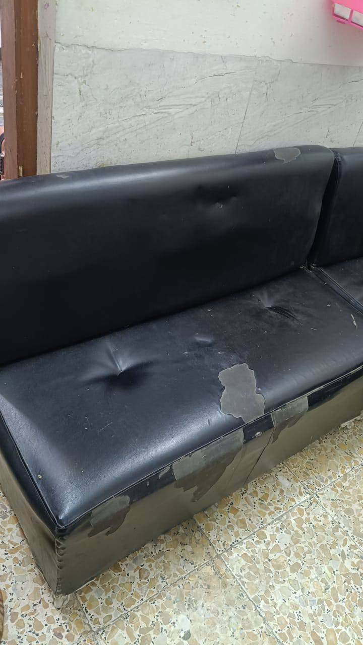 السلام عليكم شباب كرسي للبيع وميز جدد تجي تشوفهن اي ضرر ماكو وذن القنفات بس هاذ الجلد مالهن 
الكرسي ١٥٠
الميز ١٢٥ 
القنفات ٧٥ 
العنوان بغداد الخطيب مكلف بنشر تريد تعال خاص او واتساب 
***********
