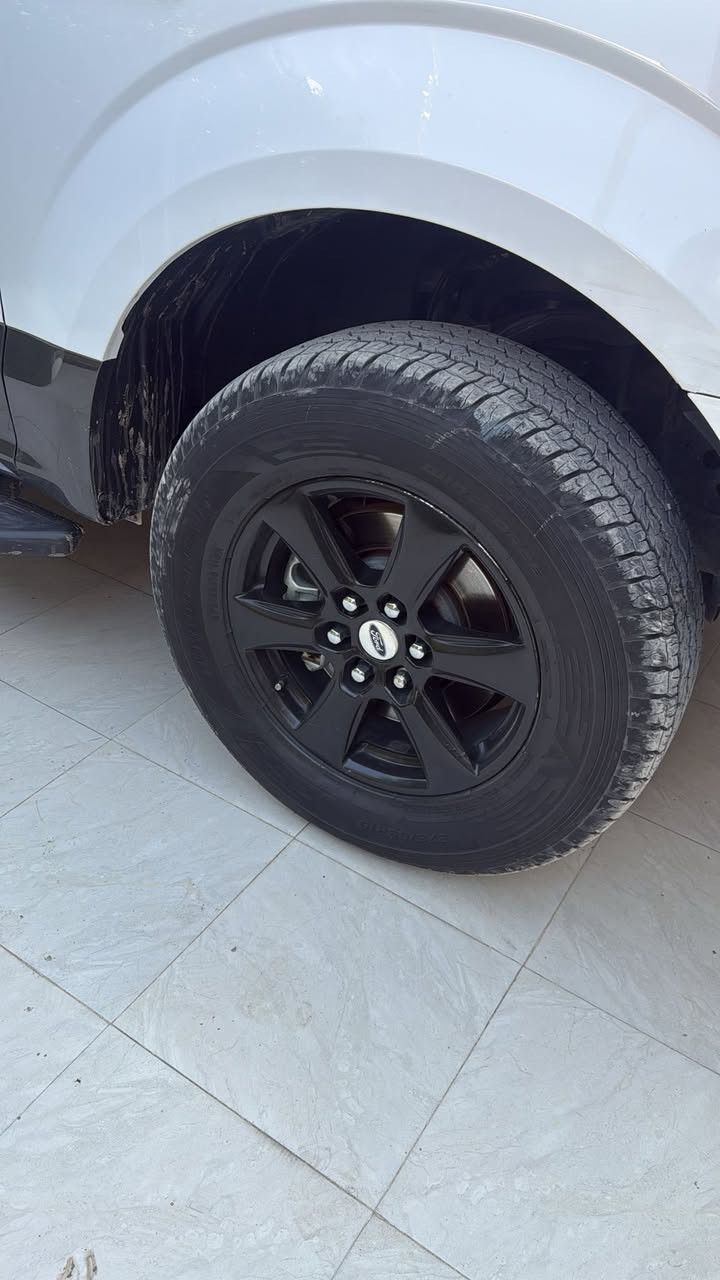 فورد للبيع F150 فئهXLt باب طويل بدي قصير
محرك :8 سلندر (5000)

دخول ذكي دوسات كهربائيه

حادث جدا بسيط خشم جاملغ امامي فقط بدون ايرباك ودواخل 

سياره كلش نضيفه ما بيه مصرف رقمه اوبيل بسمي تحويل ثاني يوم  تدفئه تبريد كله تمام مابيه اي نقص ***********

مكلف بل نشر للاستفسار لاتصال على الرقم .

