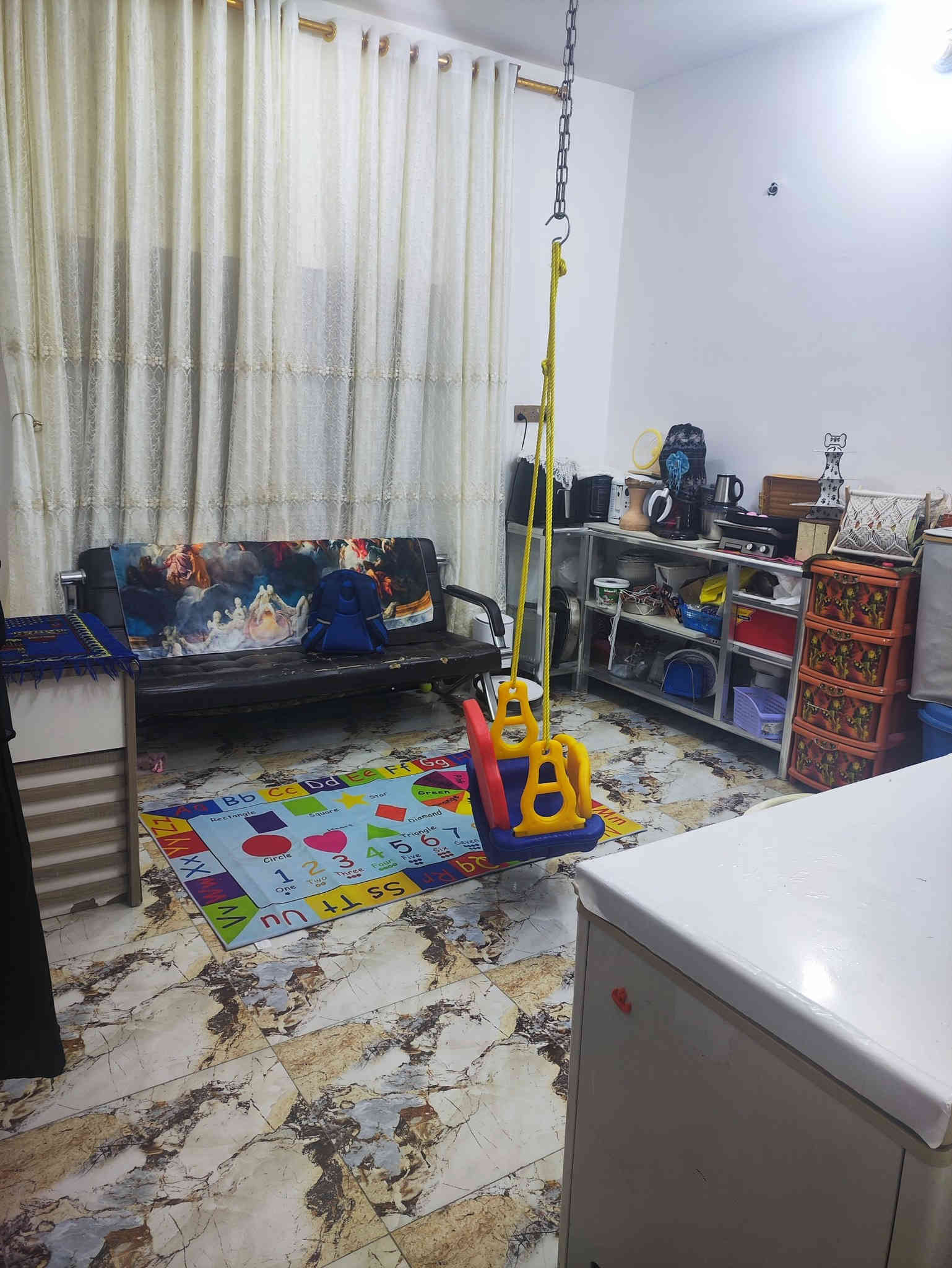 🏠 للبيع – بيت طابوق حديث في البكرلي الرابع (قرب شارع البحمير الرئيسي)

📍 يبعد عن الشارع الرئيسي حوالي 200 متر
📐 المساحة: 200 متر
🏡 المواصفات:

طابقين (نص جوه + نص فوك)

الطابق السفلي: غرفتين نوم

الطابق العلوي: غرفتين نوم (إحداها سويت)

كراج سيارة

بناء حديث طابوق

مكتمل الخدمات: مجاري + كهرباء + كونكريت + كونتر

💰 السعر: 90 مليون دينار عراقي (مع الكونتر)
📞 هاتف: ***********
