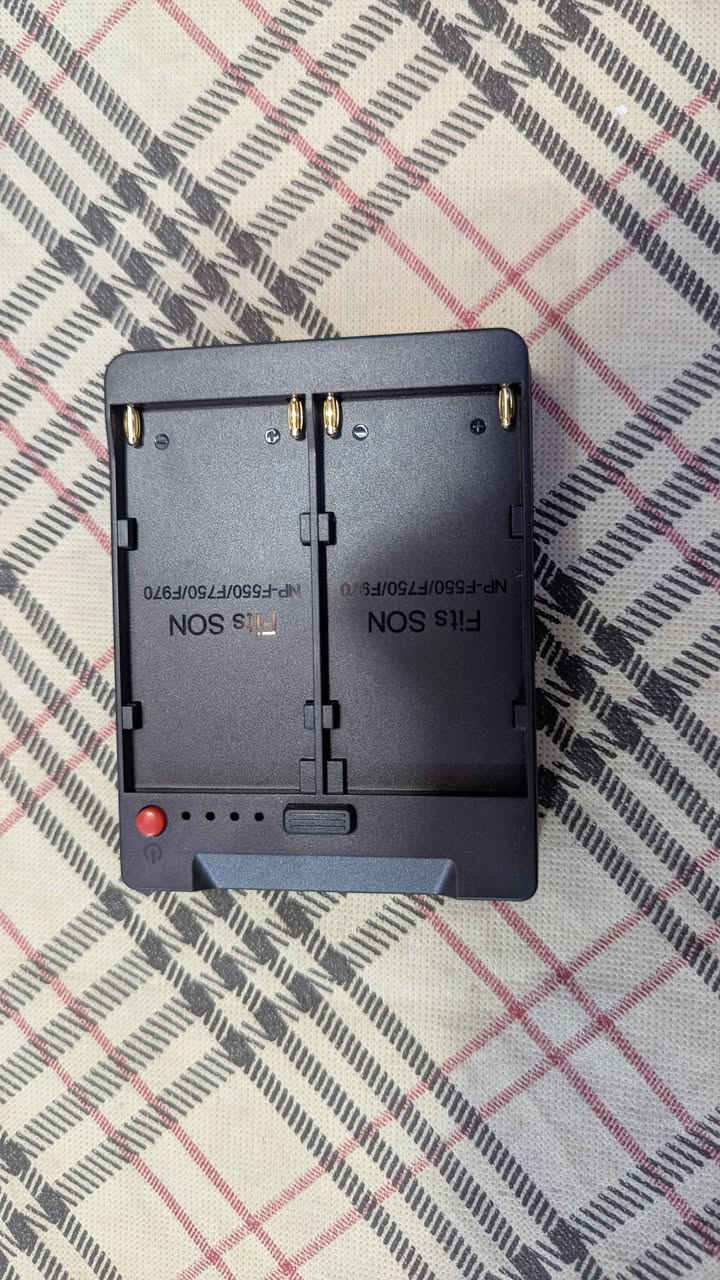 محول بطارية مزدوج من النوع NP-F إلى V-Lock، مصمم لاستخدام بطاريات Sony NP-F970، F750، أو F550 لتشغيل معدات الفيديو.


**إذا كنت صاحب هذا الإعلان وتريد حذفه لأي سبب، رجاءا أرسل رسالة إلى الدعم الفني**