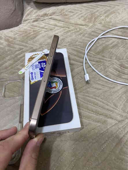 سلام عليكم للبيع آيفون 16 برو ماكس ضمان ماستر شرق اوسط ذاكره 256 البطاريه 100‎%‎ عدد دورات الشحن 50 النظافه 100‎%‎ الجهاز جديد تفحص وين ما يعجبك السعر مليون و اربعة مئه ألف - 1400000 - و بي مجال كلش بسيط العنوان حي الإعلام 
***********
