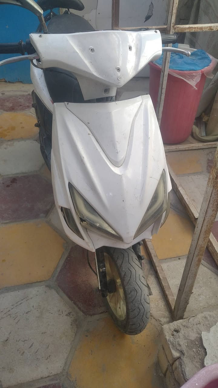 البيع شغاله بس عوزه هندر خربان ب١٢٥الف عنوان مدينه الصدر الناصريه قرب مضخه مياه ***********
