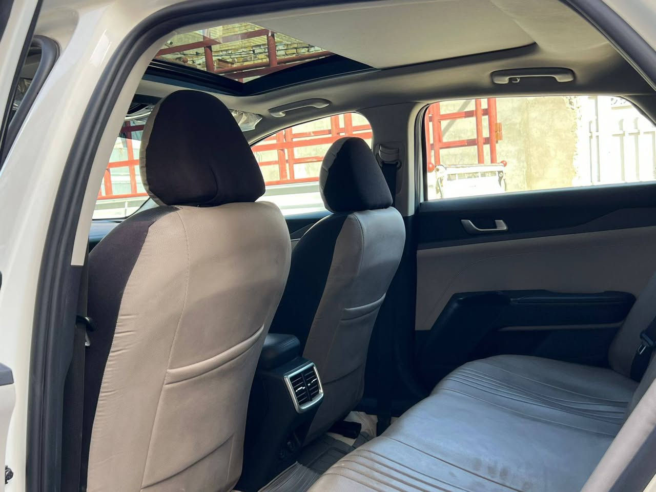 كي فايف K5 موديل 2023خليجي
‏‎فول 1/1 رقم بغداد الدولي

‏‎محرك 2.0 الفين دوش المرغوب 

‏‎المواصفات ❗️

‏‎فتحة سقف بانوراما

‏‎دخول ذكي بصمة + تشغيل عن بعد 

‏‎شاشة اصلية + كاميرا دواره

‏‎حساسات امامي خلفي

‏‎صندوق ذكيً عند الاقتراب يفتح

مصابيح هيلوجين ثلجي 

‏‎المصابيح الامامية زنون +LED

‏‎المصابيح الخلفية LED

‏‎اضائه ضبابيه

‏‎مقاعد بعدها بالنايلون

‏‎مثبت سرعة

‏‎فول تحكم ستيرن

‏‎5 وضعيات قيادة

‏‎مري كهرباء قلاب 

بصمة عدد 2 

‏‎تبريد قطعتين 

تبريد منفصل 

محرك كير شرط بلادي 

السياره بيه جاملغ امامي صبغ بدون أي ضرر داخلي وبارد بالبنيد 

مكان السياره النجف

 للاستفسار على الرقم ***********

السعر 214 وبيه مجال بسيط
