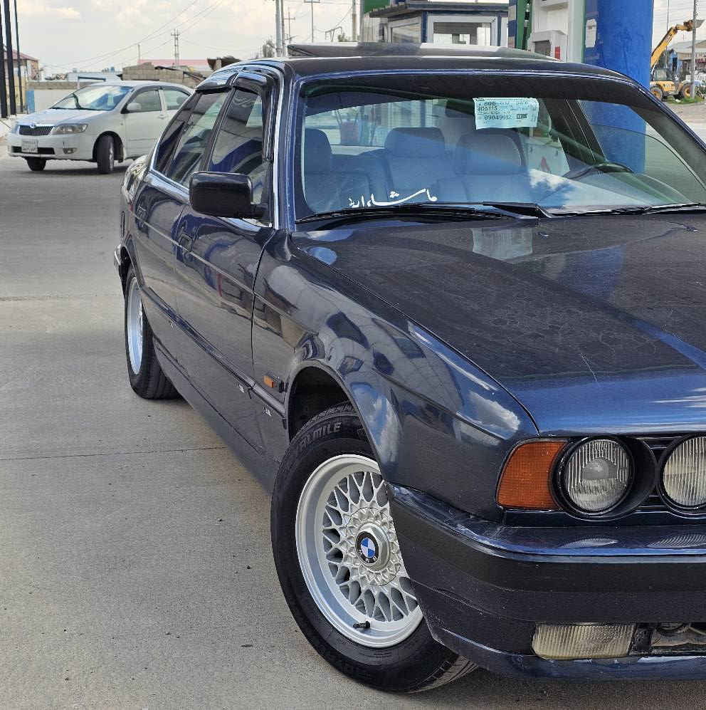 بی ئێم مودێل 1991 520مەکینە فەل سەنوی کەسکە تحویلو وەکالەبەشەرت سبوخ عامە لۆجوانی بێ لێدان گێرومەکینەو تەقەورەقەی بەشەرتە سعری 30کەمێک مەعامەلە *********** أربيل, العراق
