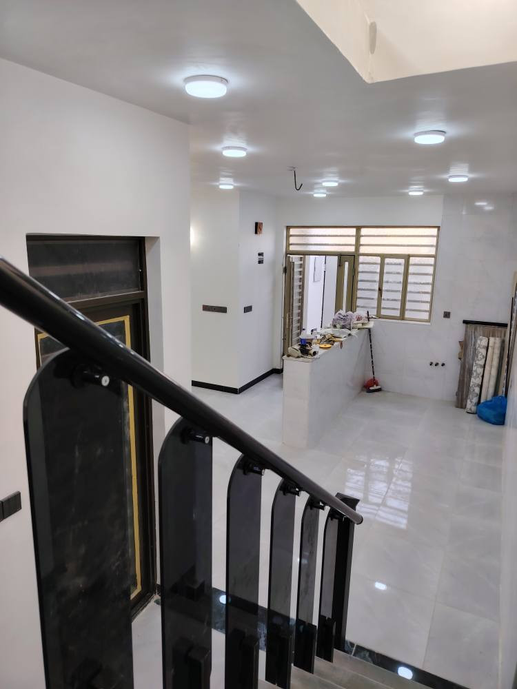 سلام عليكم مستعجل على بيع بيت للبيع عقد زراعي بي قرار محكمة مشمول للتطويب 100 متر واجهة 8 نزال 12.5 شارع المطار القوسي خلف عماد سكر قبل محطه البنزين منطقة حلوه وهادئه قريب الشارع العام بناء درجة أولى شوف العين صار عليه 52 السعر البيع 46 الاستفسار *********** النجف, العراق
