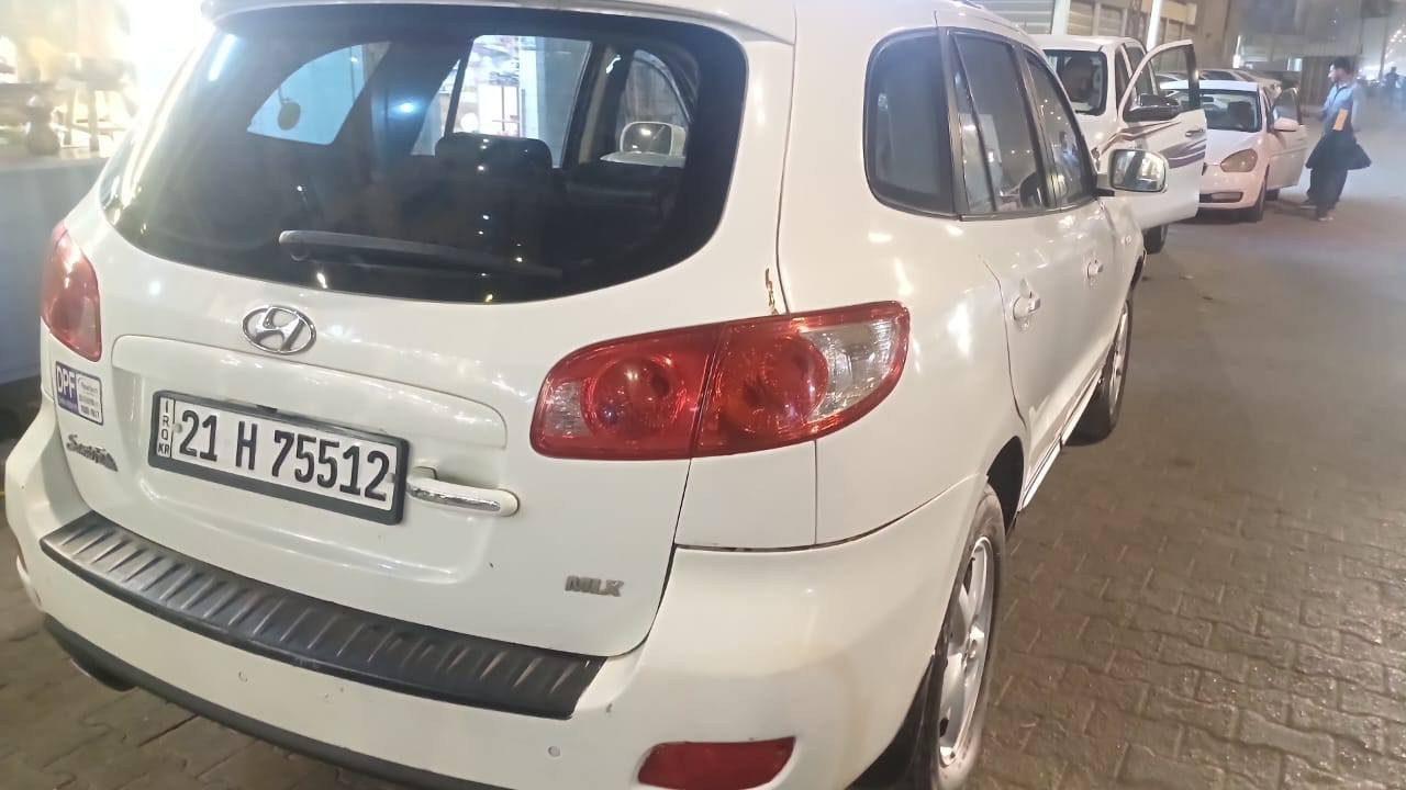 سلام عليكم 
سنتافي موديل 2010.
متوئم طبق الاصل 
حصة كاز كل محافظات العراق 
كصة جنطة 
السيارة خير من الله تبريد تدفئة مكية كير مكفولات للعلم مكينة ستاركس ستة سلندر صفر جاچ 
تعال وشوف لو بيك خير وتدللللتواصل والاستفسار الاتصال على الرقم ***********
