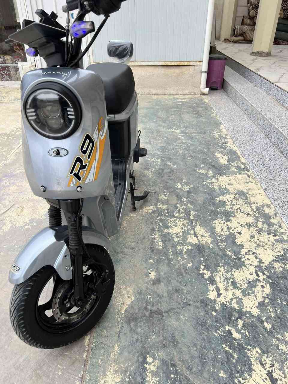 سلام عليكم دراجه شحن R9 طك كارتون 2025 فول موصفات ٥ بطاريات جدد الريان مستخدم شي قليل جاهزه 
مكاني البصره الزبير / التواصل ***********. //
