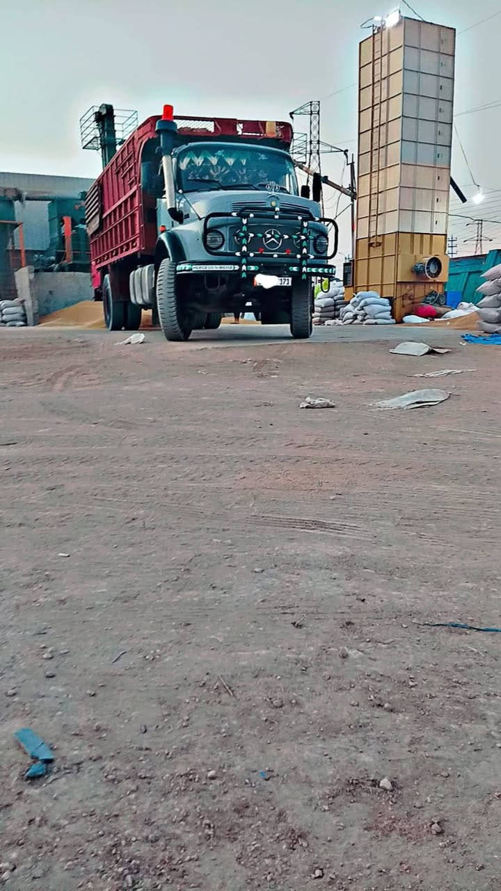 للبيع اقجم مديل ٨٣ محرك سوبر كير ١٣٠ شاصي خام  مكفول تخم تاير تريدهه بدي او شاصي او تنكر سيارة  جاهزه مكاني نجف الاستفسار على هاذا الرقم  ***********

