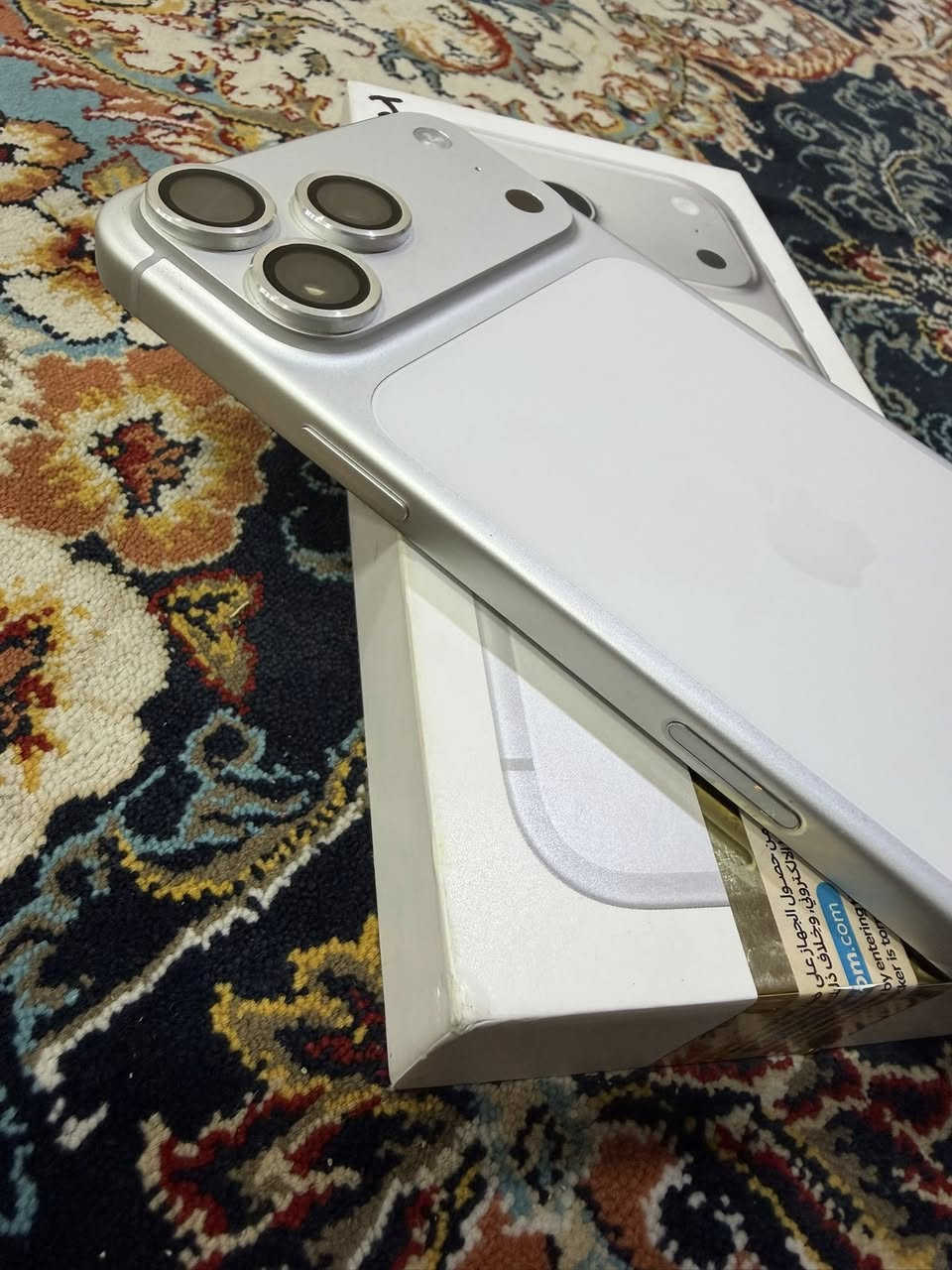 سلام عليكم
ايفون 17 برو ماكس شريحة الاكترونية مستخدم قليل جداً 
كامل ملحقات معة لاصق شاشة اصلي وفلتر وعدسات كامرات جهاز جديد كامل ملحقات 
السعر مليون و800
بيان علي ***********
العنوان البصره كرمة علي منطقة حي الرسالة
