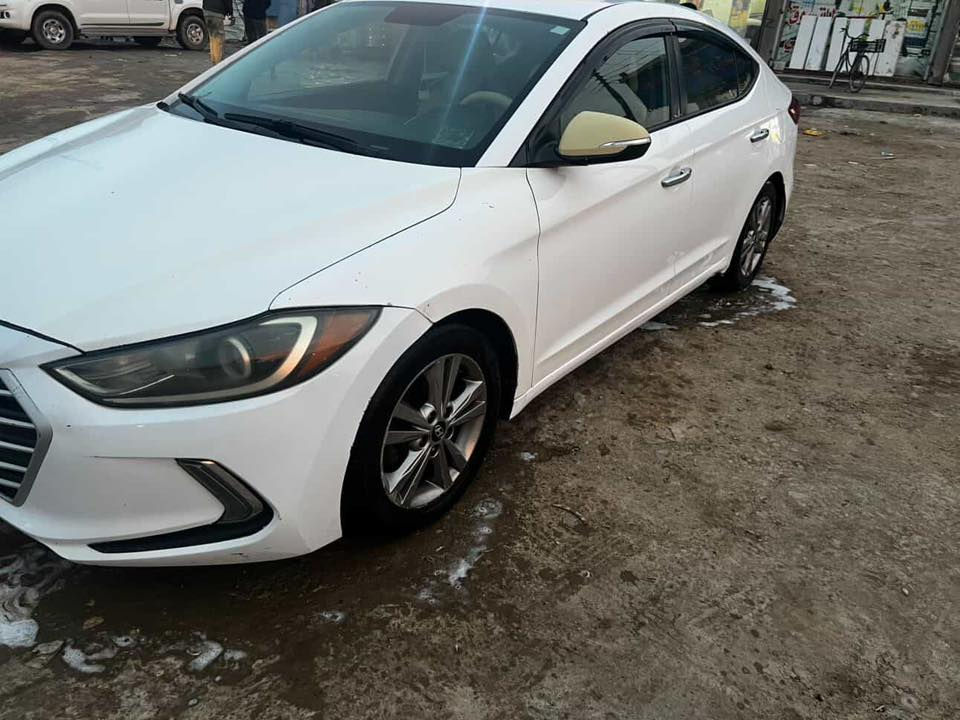 النترا ٢٠١٧
التدفئة مكان السايق ومكان العبري
حساساته بالمرايات 
حساسات خلفيه دعاميه
تبريد حار + بارد
التدفئة
السيارة فقط مبدلة چاملغ وبنيد 
حداديه كامله
تايرات جدد
والسياره فول مواصفات عدا فتحه وبصمة 
السعر ١٢٥ ورقة قابل للتفاوض مجال بسيط
*********** 
تفاصيل هنا اتصلو
