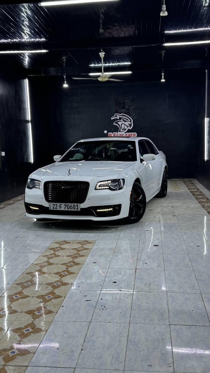 للبيع كرايسلر أوباما RED300S وكالة مني انترنشال
الموديل: 2021
الفئة: S RED300
المحرك: V6 سعة 3600
الوارد: كمدي
الحالة: مكفولة كفالة عامة من الصبغ والتبديل  فقط شخط مبين بصوره 
الممشى: 55 ألف كيلو حقيقي بشرط
رقم السيارة: اربيل بأسمي تحويل مباشر

المواصفات:
1- فئة S فول 1/1
2- بصمة تشغيل عن بعد 
3- فتحة بانوراما
4- شفتات ستيرن
5- نظام سبورت
6- كشنات جلد أصل S
7- كشنات كهرباء
8- كشنات تدفئة تبريد
9- تدفئة ستيرن
10- مثبت سرعة
11- كاميرا خلفية
12- مرايا جانبية هيتر
13- حساسات امامية خلفيه
14- دخول ذكي (بصمة)
15- بصمات ثنين وياها
16- رادار امامي خلفي
17-داخل احمر بلاد 
وباقي مواصفات فئة S المعروفة

موقع السيارة: ديالى – بلدروز

للاستفسار:
***********
