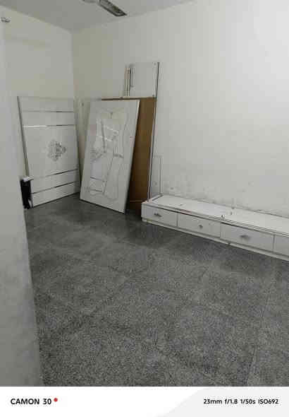 سلام عليكم عندي مشتمل ايجار في الشعب شارع الصحه قريب على مثجات تفاح مساحه 100متر بي غرف نوم مطبخ استقبال ايجار 400 الف ***********....
