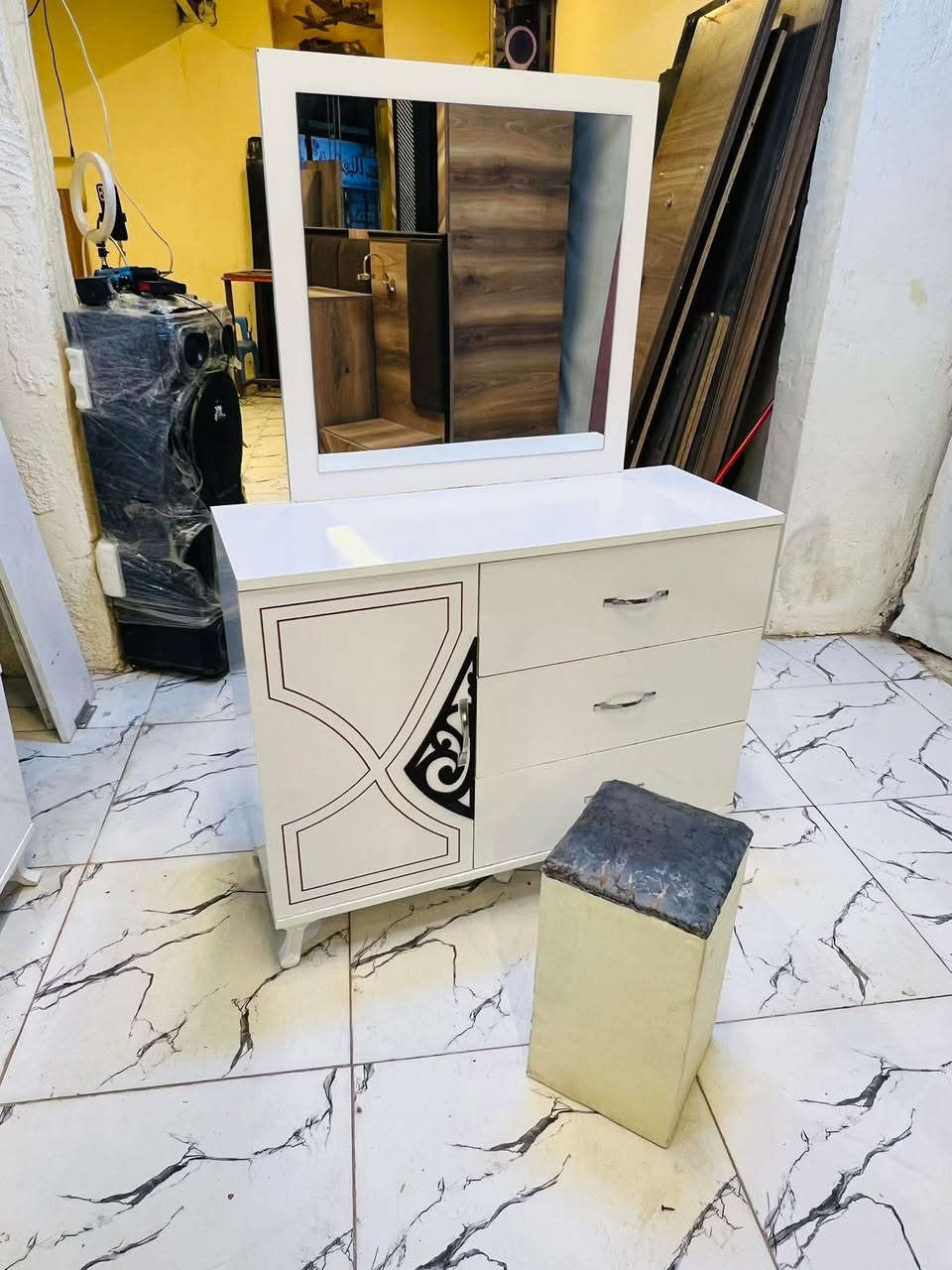 غرفة نوم مستعملة🇹🇷
نضافة٨٠ ٪💯
عدد القطع / 5
نضام / أبواب 💢 
سعرهة 500🔒
شد ونقل داخل بغداد مجاني🚛
يوجود توصيل محافضات
هدية 🎁 طابورية اضافية
‏@الكل


**إذا كنت صاحب هذا الإعلان وتريد حذفه لأي سبب، رجاءا أرسل رسالة إلى الدعم الفني**