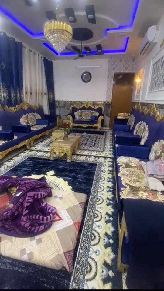 السلام عليكم
تخم للبيع مستعمل قليل السعر ٨٠٠ وبي مجال
عنوان الشعب حي البساتين الاتصال /***********
