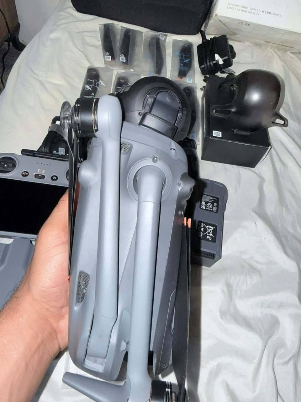 السلام عليكم
dji.   
MAVIC.  4.    PRO.  KOMPO. SMART
مافك فور برو كومبو سمارت 
درون نضافه 100/100 
مكفوله 
ستعمال قللللليل 
السعر وكل التفاصيل داخل خاص 
***********
