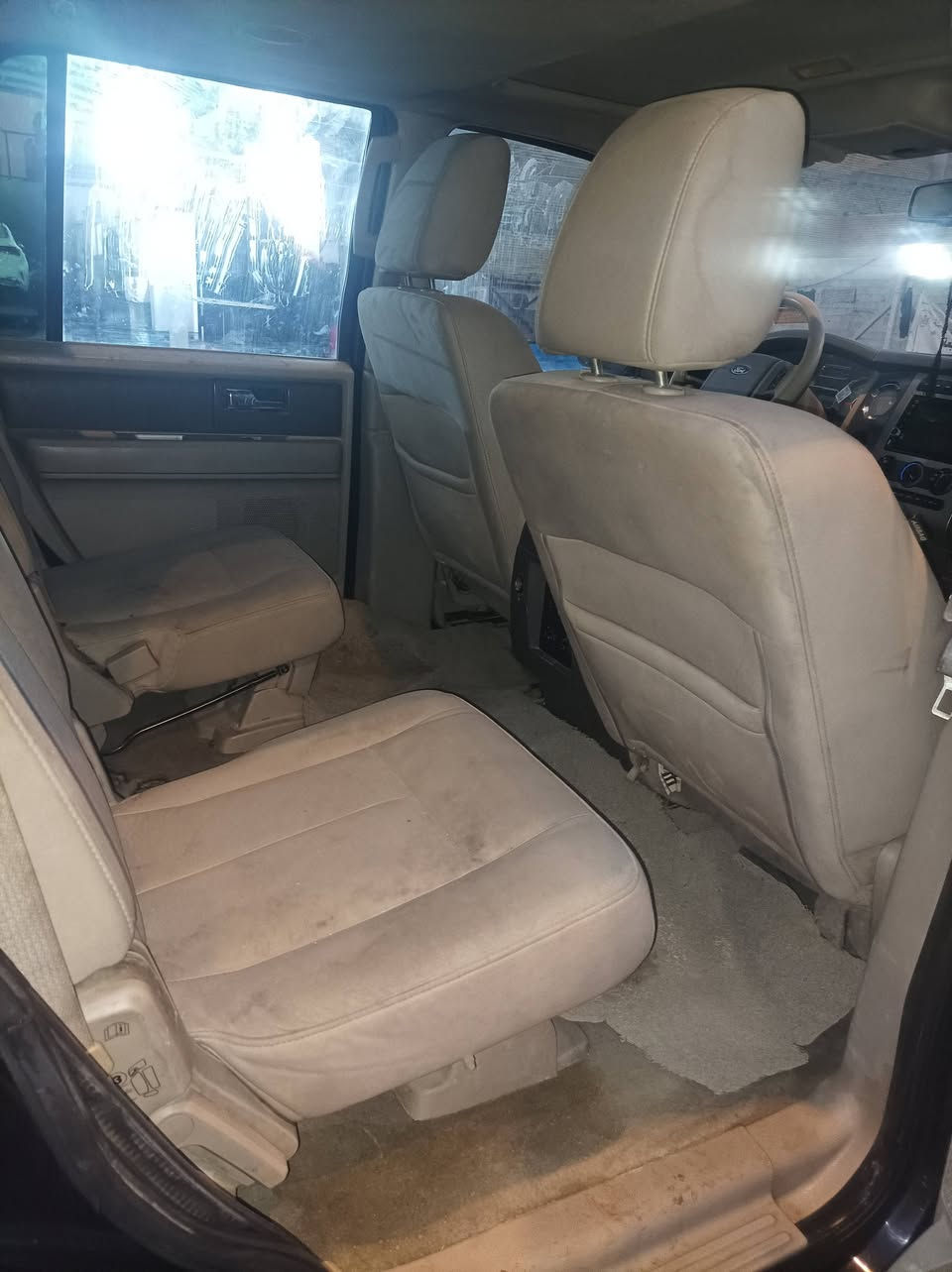 السلام عليكم . فورد اكسبدشن موديل 2011 سليمانيه محرك 5400 بيها منضومة غاز بيها صبغ بنيد فقط اثر جراد ومعروفه مواصفاتها السعر 110 لأن عندي ضرف .. *********** الي يحب يتصل
